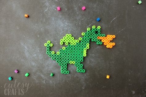 Knight And Princess, Perler Bead Designs, Perler Ideas, Easy Perler Beads Ideas, Fuse Bead Patterns, Perler Bead Templates, Diy Perler Beads, Melting Beads, Seed Bead Tutorial