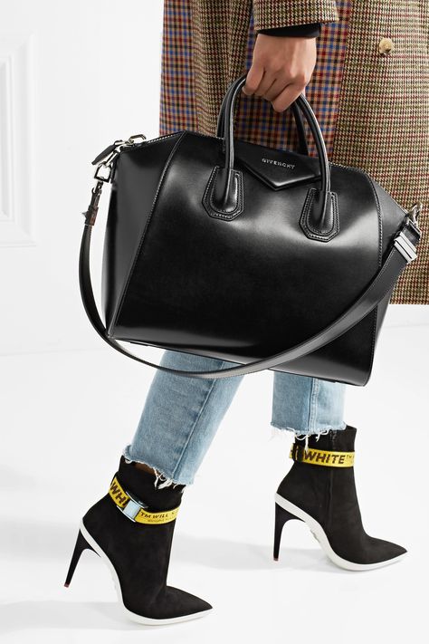 Givenchy Bag Antigona, Classic Designer Bags, Givenchy Antigona Medium, Farfetch Bag, 2022 Shoes, Off White Sweatshirt, Designer Handbag Brands, Gucci Jeans, Trending Handbags