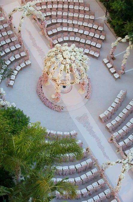 360° view Wedding Ceremony Setup, Wedding Ceremony Seating, Rustic Wedding Decorations, Ceremony Seating, Amazing Weddings, Mod Wedding, Wedding Goals, Wedding Ceremony Decorations, Wedding Seating