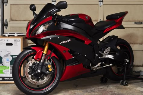 *Angels singing* nothing better than a clean R6 in the morning! You shall be mine... Yamaha R6 Black, Angels Singing, Projek Menjahit, Kawasaki Bikes, Red Motorcycle, Custom Sport Bikes, Yamaha Bikes, Motorcycle Suit, Yamaha R6