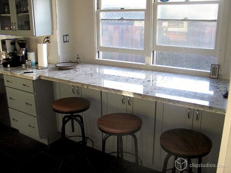 breakfast bar facing windows...with storage | Country Kitchen ... Bar Table Diy, Kitchen Window Bar, Bar Window, Window Storage, Breakfast Bar Table, Window Bars, Shaker Kitchen Cabinets, Comfortable Kitchen, Breakfast Bar Kitchen