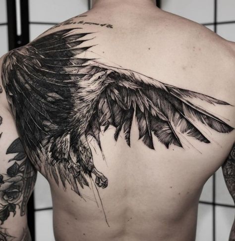 Black Eagle Tattoo on Back - Best Tattoo Ideas Gallery Ribcage Tattoo Men, Male Shoulder Tattoo, Viking Sleeve, Tattoo Rug, Male Tattoos, Backpiece Tattoo, Sketch Style Tattoos, Imperial Eagle, Crow Tattoo