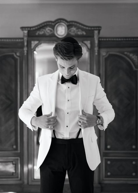 Groom getting ready for wedding day in a white tuxedo jacket White Tux Jacket, Groom In White, Before Wedding Pictures, Wedding Photography Shot List, Groomsmen Wedding Photos, Groomsmen Poses, Wedding Photo List, Groomsmen Getting Ready, Wedding Shot List