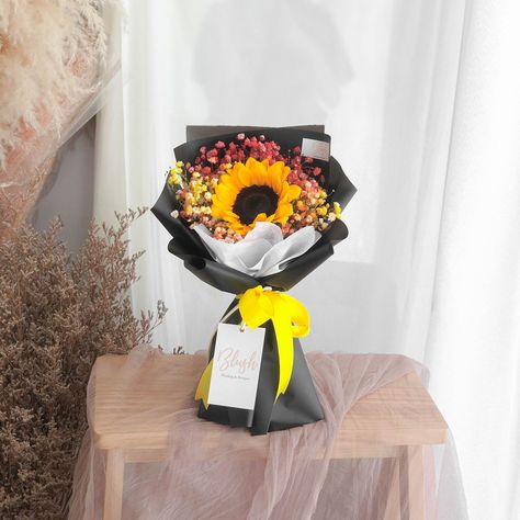 Real Sunflower, Wrap Flowers, Sunflower Bouquet, Flower Bouquet Diy, Online Florist, Sunflower Bouquets, How To Wrap Flowers, Ipoh, Diy Bouquet