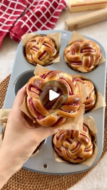 Brioche Filling Ideas, Filled Buns Savory, Filled Brioche Buns, Brioche Buns Ideas, Bread With Filling, Raspberry Brioche, Brioche Dessert, Sweet Buns Recipe, Brioche Buns Recipe