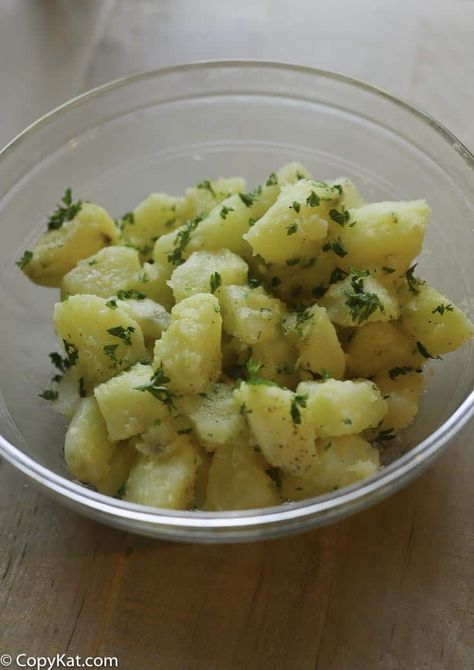 Buttered Potatoes, Dirt Cheap Meals, Parsley Recipes, Parsley Potatoes, Potato Recipes Side Dishes, Dinner Side Dishes, Potato Side Dishes, Potatoe Salad Recipe, Potato Dishes