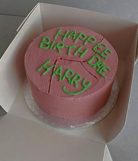 Harry Potter Cake Aesthetic, Hp Cake, Bolo Da Hello Kitty, Harry Potter Theme Birthday, Harry Potter Birthday Cake, Stile Harry Potter, Halloween Breakfast, Harry Potter Bday, Harry Potter Theme Party