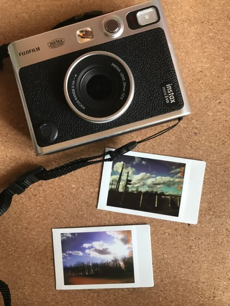 Instax Aesthetic, Fujifilm Instax Mini Evo, Instax Mini Evo, Vintage Polaroid Camera, Polaroid Aesthetic, Polaroid Wall, Camera Aesthetic, Fujifilm Camera, Camera Digital