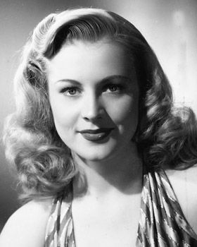 Anne Jeffreys Lynn Bari, Face Hairstyles, Susan Shaw, Classic Actresses, Oval Face, Famous Stars, English Actresses, Hollywood Walk Of Fame, Old Hollywood Glamour