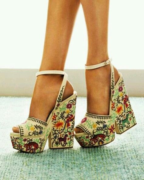 Puerto Rican style how beautiful ! Dream Aesthetic, Women Heels, Wedding 2025, Heels High, Fabulous Shoes, Puerto Rican, Trend Fashion, Crazy Shoes, Pretty Shoes