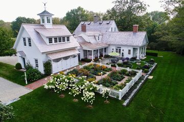 Farm And Garden, Garden Reception, Organic Vegetable Garden, Farm Garden, Better Homes And Garden, Green Lawn, Green Landscape, Garden Set, Organic Vegetables