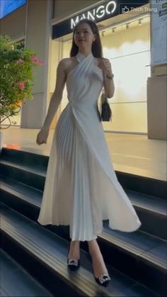 White Formal Dress Aesthetic, Formal Dresses Midi Elegant, Formal Party Wear Women, Prom Dress Classy Elegant, All White Dress Outfit Party Classy, Pretty Gowns Classy, Old Money Fancy Dress, Highschool Graduation Dresses Classy, Formal Banquet Outfit