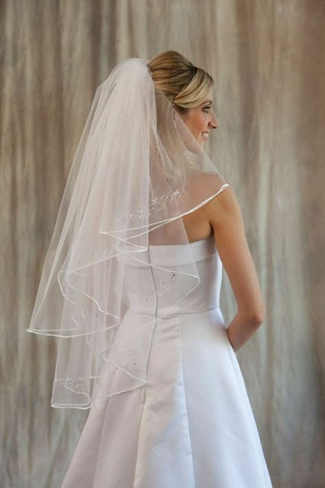 Wedding Veils Waist Length, Wedding Veils Plain, Simple Elegant Wedding Veil, Short Bride Veil, Short Wedding Vails, Fingertip Length Veil Hair Down, Veils Bridal Medium Length, Wedding Veils Fingertip Length, Medium Wedding Veils