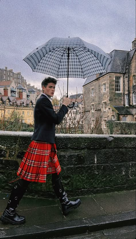 Men's Skirts Fashion, Lederhosen Outfit, Goth Prom, Guys In Skirts, Men Wearing Skirts, Punk Style Outfits, Tartan Fashion, Kilt Outfits, Genderless Fashion