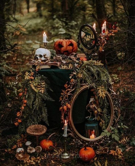 Spooky Western, Dark Romantic Wedding, Gothic Wedding Theme, Witch Wedding, Dark Wedding Theme, Forest Theme Wedding, Halloween Themed Wedding, Samhain Halloween, Gothic Garden