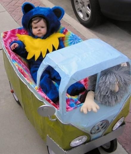 Kyle & Parker in the Red Flyer Wagon. Wagon Halloween Costumes, Rain Costume, Best Halloween Costumes Ever, Grateful Dead Bears, Grateful Dead Dancing Bears, Bear Halloween, Hallowen Costume, Bear Costume, Hippie Life