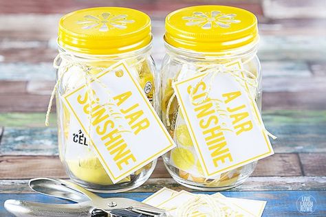 Gift In A Jar, Mason Jar Accessories, Mason Jar Candle Holders, Box Of Sunshine, Easy Handmade Gifts, Jar Candle Holder, Romantic Surprise, Mason Jar Gifts, Mason Jar Candles