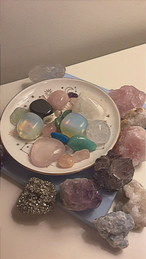 Isabellacore Aesthetic, Paula Core, Crystal Core, Sharon Williams, Pretty Crystals, Cottage Core Decor, Crystal Vibes, Crystal Aesthetic, Pretty Rocks