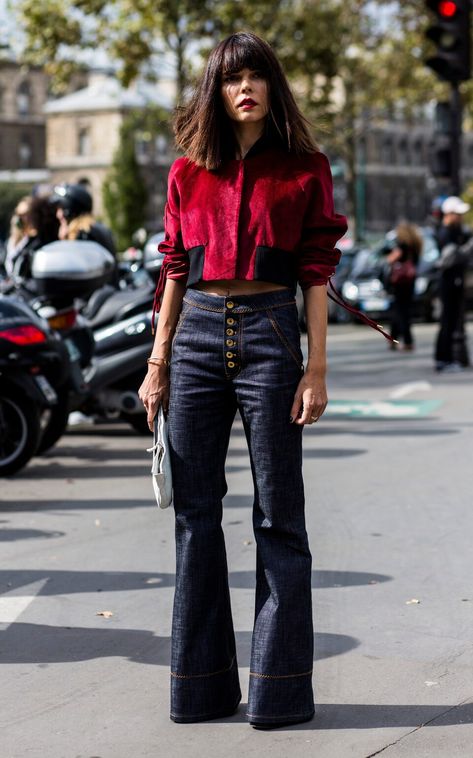 53 winning street style looks from Paris Fashion Week to inspire your autumn wardrobe Denim Street Style, Fashion Street Style, Autumn Wardrobe, Paris Fashion Week Street Style, Style Looks, Dark Jeans, Pantalon Large, Cool Street Fashion, Street Style Looks