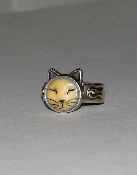 Michelle Tapia fossilized mammoth ivory cat ring Whimsigoth Rings, Cat Rings Jewelry, Mammoth Ivory, Silver Cat Ring, Cat Ring, Silver Cat, Dope Jewelry, Funky Jewelry, Jewelry Lookbook