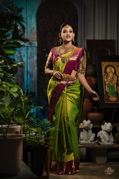 Green Bridal Saree, Seemantham Saree Ideas, Bridal Saree Blouse Designs, Jewelry Poses, Bridal Saree Blouse, Saree Color Combinations, Saree Pose, South Indian Bride Saree, Bride Saree