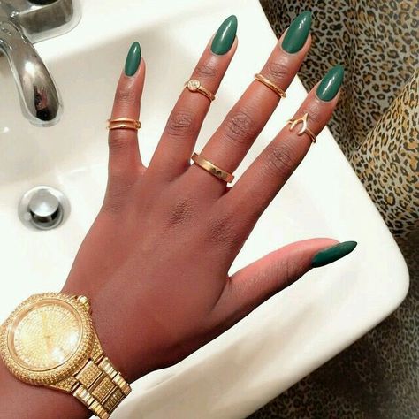 Nails On Dark Skin, Dark Skin Nail Polish, Dark Skin Nail Color, Natural Nail Art, Colors For Dark Skin, Skin Hand, Dark Nails, Diy Beauty Hacks, Girls Nails