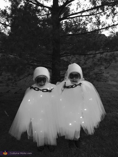 Ghost Girl Costume, Kid Halloween Costumes, Ghost Costume Kids, Homemade Costumes For Kids, Sugar Skull Costume, Kid Halloween, Ghost Halloween Costume, Costume Works, Vintage Halloween Costume