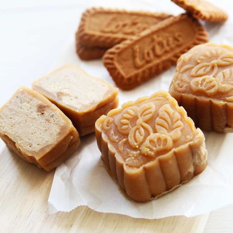 Homemade Biscoff Snowskin Mooncakes with Ice Cream Filling (Vegan Recipe) - All Purpose Veggies Homemade Biscoff, Healthy Nice Cream, Cream Filling Recipe, Mooncake Recipe, Cookie Dough Filling, Nice Cream Recipe, Oreo Cream, Mochi Ice Cream, Biscoff Cookie Butter