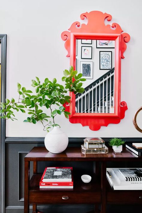 29 Entryway Ideas That Make a Stunning First Impression Eclectic Entryway, Bookcase Styling, Front Entryway, Oversized Art, Entryway Ideas, Sculptural Object, Amber Interiors, Entryway Furniture, Cow Hide Rug