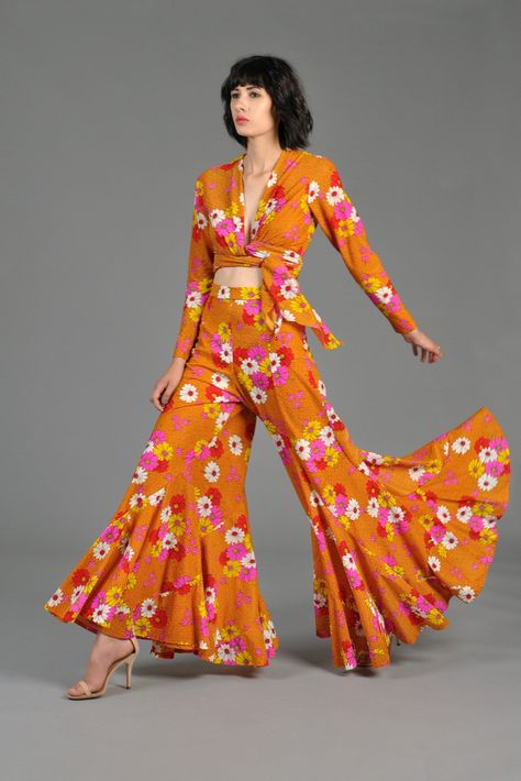 70s Bell Bottoms Outfits, Fashion 70s Style, 70s Mode, Orange Power, Patti Hansen, Fashion 70s, Lauren Hutton, 70s Outfits, 1970s Fashion