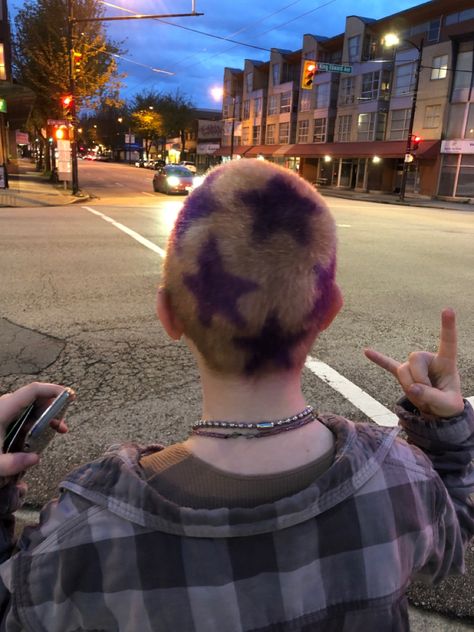 purple stars!!! Star Buzzcut, Purple Buzzcut, Buzz Cut Dyed, Buzzcut Ideas, Rio Romeo, Trans Tips, Buzzed Hair Women, Shaved Head Designs, Hair Questions