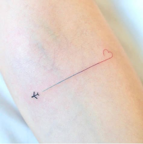 Pilot Inspired Tattoo, Tattoos Trendy, Tattoo Designs Hand, Pilot Tattoo, Word Tattoo Ideas, Charm Tattoo, Tattoos Henna, Airplane Tattoos, Word Tattoo