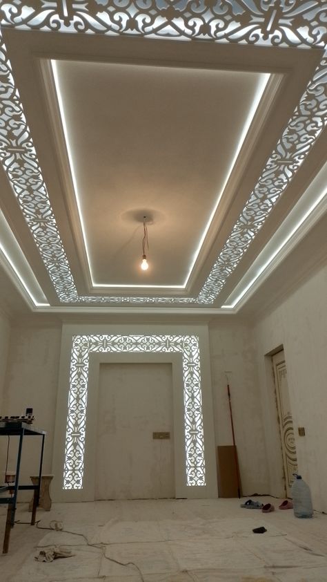 Modern Ceiling Design For Living Room, Elegant Pop Design Ceiling, Pop Living Room Ceiling, Fallcelling Design Bedroom Modern, Lobby Pop Ceiling Design, Pop Sealing Design, False Ceiling For Drawing Room, Pop False Ceiling Design For Living Room, Pvc Roof Ceiling Design