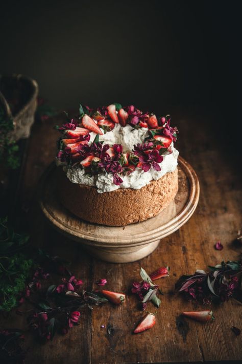 Angel Food Cake Whipped Cream, Cake Whipped Cream, Dark Food Photography, Angel Food Cake, Food Cake, Angel Food, Food Cakes, Pretty Cakes, Bundt Cake