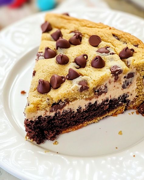 Chocolate Chip Cookie Cake - SavorySplash Layered Chocolate Chip Cookie Cake, Toll House Cookie Cake, Big Cookie Cake, Chocolate Chip Cookie Dough Cake Recipe, Cookie Cake Recipes, Cookie Layer Cake, Cookie Birthday Cake, Chocolate Chip Cookie Cake Recipe, Chocolate Chip Cake Recipe