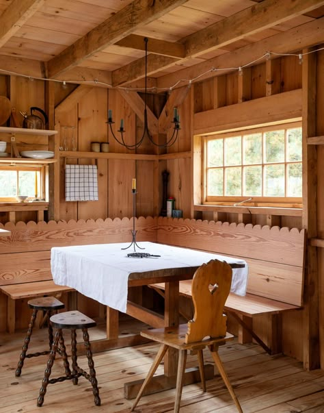 Greatest Hits 2023: Steal This Look: A One-Room Cabin in the Catskills - Remodelista Cabin Dining Room, One Room Cabin, Post And Beam, Cabinet Makers, The Cabin, Breakfast Nook, Built Ins, Wood Paneling, In The Woods