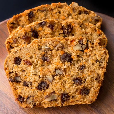 Carrot Bread (Freezer Friendly Healthy Recipe!) Carrot Bread Recipe Healthy, Carrot Zucchini Bread, Carrot Bread Recipe, Walnut Loaf, Carrot Cake Loaf, Carrot Banana Cake, Protein Banana Bread, Carrot Bread, Homemade Carrot Cake