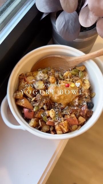 Breakfast Crumble Healthy, Apple Pie Yogurt Bowl, Apple Yogurt Bowl, Granola Bowl, Yoghurt Bowl, Cinnamon Granola, Pumpkin Bowls, Baked Pears, Butter Honey