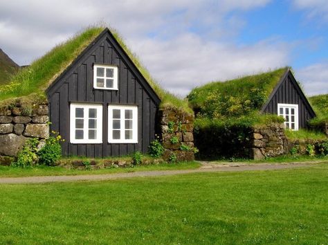 Turf House, Cottage Tiny House, Eco Buildings, Cob House, Hobbit House, Eco House, Best Places To Live, Beautiful House, Eco Friendly House