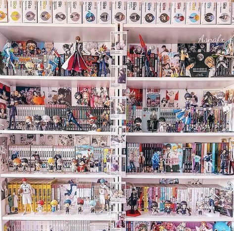 Manga Collection Ideas, Anime Figures Display, Manga Bookshelf Ideas, Anime Shelves Aesthetic, Anime Figures Wall Shelves, Anime Figures Collection Display Shelf, Aesthetic Manga Bookshelf, Manga Collection Shelf Aesthetic, Anime Bedroom Ideas