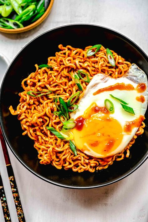 Buldak Ramen Recipe, Ramen With Egg, Spicy Korean Noodles, Buldak Ramen, Ramen Dinner, Ramen Toppings, Cream Salad, Spicy Ramen, Table For Two