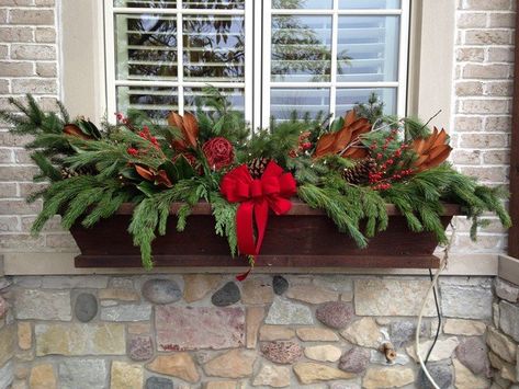 20 Easy Holiday Window Box Ideas ~ Bless My Weeds Window Box Ideas, Christmas Window Boxes, Winter Window Boxes, Christmas Decor Ideas Outdoor, Outdoor Window, Outside Christmas Decorations, Winter Planter, Window Box Flowers, Christmas Planters