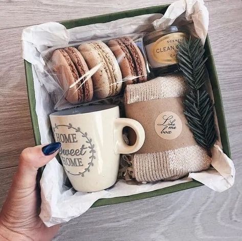 Easy Christmas Gift Baskets Ideas DIY - Be Centsational Joululahjat Diy, Diy Christmas Gifts For Friends, Cookie In A Mug, Săpunuri Handmade, Diy Jul, Diy Gift Baskets, Budget Gift, Women Ideas, Cafe Logo