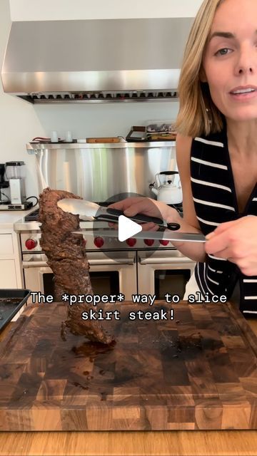 Serena Wolf on Instagram: "🔪THE *PROPER* WAY TO SLICE SKIRT STEAK AGAINST THE GRAIN.🥩 
__
If you’re slicing your skirt steak crosswise, you are likely slicing WITH the grain (which refers to the muscle fibers in the meat). That will give you tough, chewy steak because you’re forced to chew through the muscle fibers!
__
To slice your skirt steak with the grain into manageably sized pieces:
1.  Slice the skirt steak crosswise (with the grain) into 3”-4” pieces.
2.  Then slice each of those pieces lengthwise against the grain.
__
*Note: The grain is very visible on skirt steak even when cooked—you’ll see the lines running through the steak crosswise. Sometimes they will run at a slight angle, so you may need to angle your slices in step 2 slightly to make sure you are slicing truly perpendi Low Carb Skirt Steak Recipes, How To Cook Skirt Steak On The Stove, How To Cook Skirt Steak, Inside Skirt Steak Recipes, Beef Skirt Steak Recipes, Skirt Steak Dinner Ideas, Skirt Steak Dinner, Cooking Skirt Steak, Sliced Beef Recipes