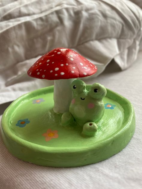 Clay froggie incense burner made with air dry clay with a glossy finish Clay Crafts Air Dry Cute, Air Dry Clay Ideas Animals, Air Dry Clay Frog, Air Dry Clay Projects Frogs, Air Dry Clay Ideas Aesthetic Frog, Mushroom Insence Holder Clay, Cute Clay Frog Aesthetic, Air Dry Clay Incense Holder, Frog Insence Holder