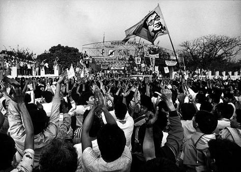 Edsa Revolution, People Power Revolution, History Of The Philippines, Philippine House, Philippine Revolution, Philippine Army, Ferdinand Marcos, Joseph Pulitzer, Ninoy Aquino