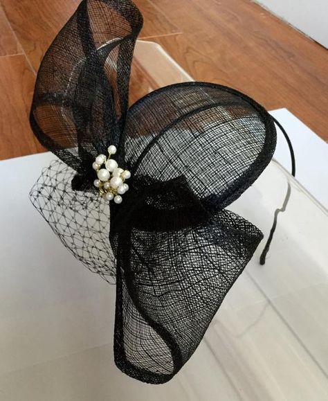 Fascinator Hats Diy, Hat With Veil, Tea Hats, Sinamay Fascinator, Veiled Hats, Ladies Hats, Black Fascinator, Sinamay Hats, Couture Hats