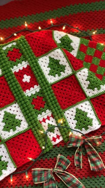 Crochet Christmas Clothing, Christmas Cardigan Crochet, Christmas Crochet Squares, Christmas Crochet Cardigan, Christmas Crochet Granny Squares, Crochet Christmas Cardigan, Xmas Ideas Gifts, Crochet Christmas Granny Square, Christmas Granny Square Crochet