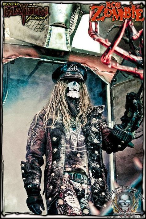 Rob Zombie Zombie Pictures, Zombie Photo, Sheri Moon Zombie, Hair Metal Bands, White Zombie, Heavy Metal Art, Zombie Art, Rob Zombie, Zombie Halloween