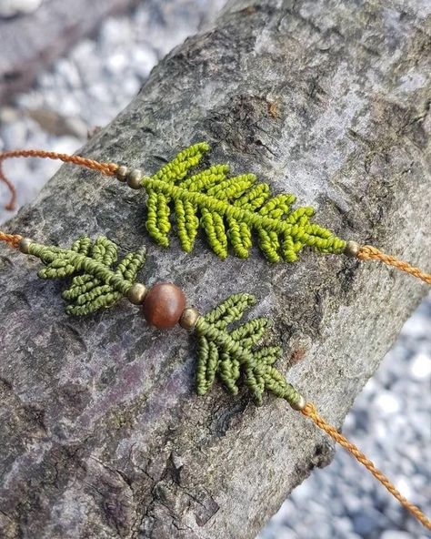 Fern Leaf, Micro Macramé, Beaded Crafts, Macrame Ideas, Macrame Bracelet, Macrame Design, Nature Crafts, Crafty Craft, Macrame Jewelry